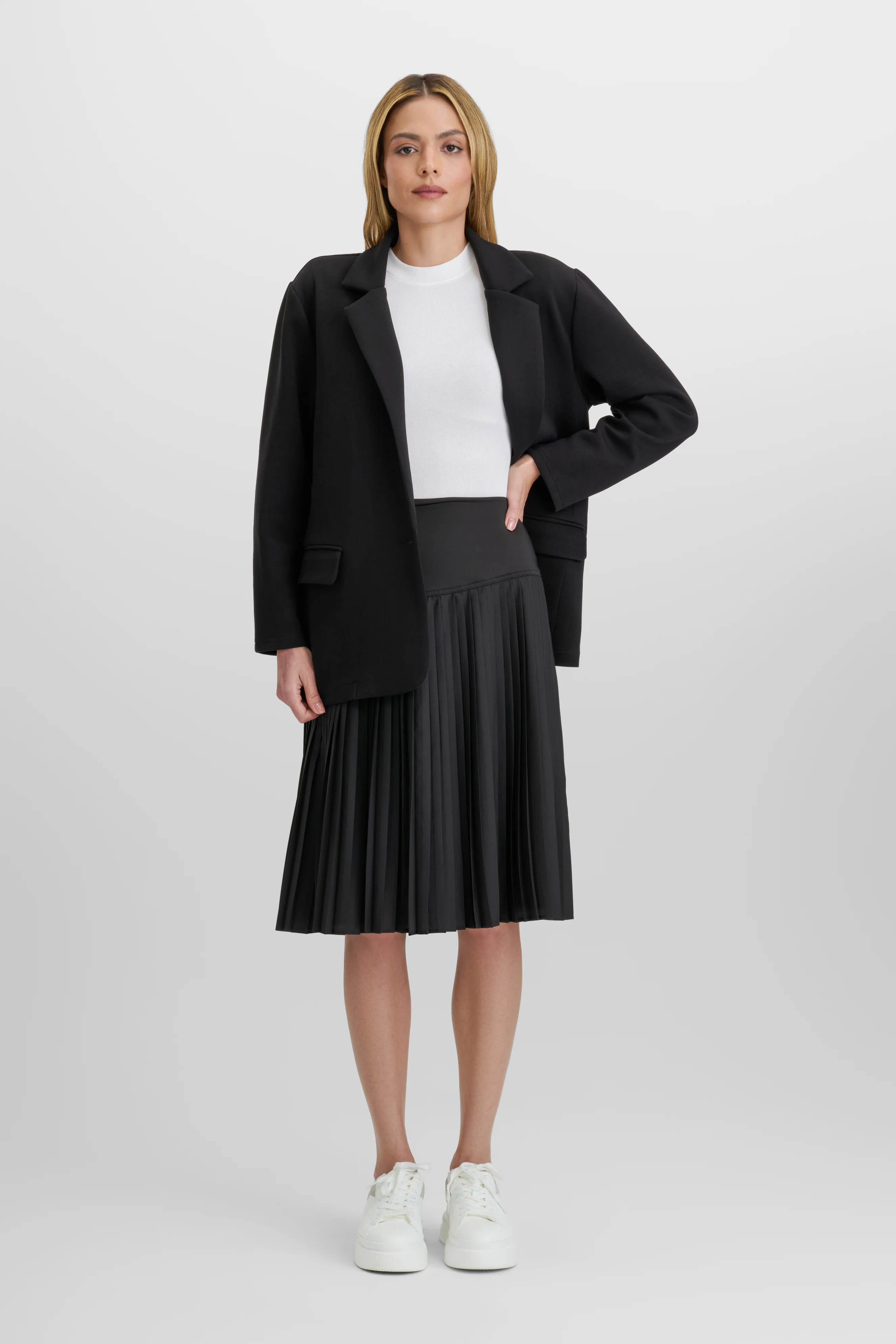 Athleisure Pleated Skirt - Image 5